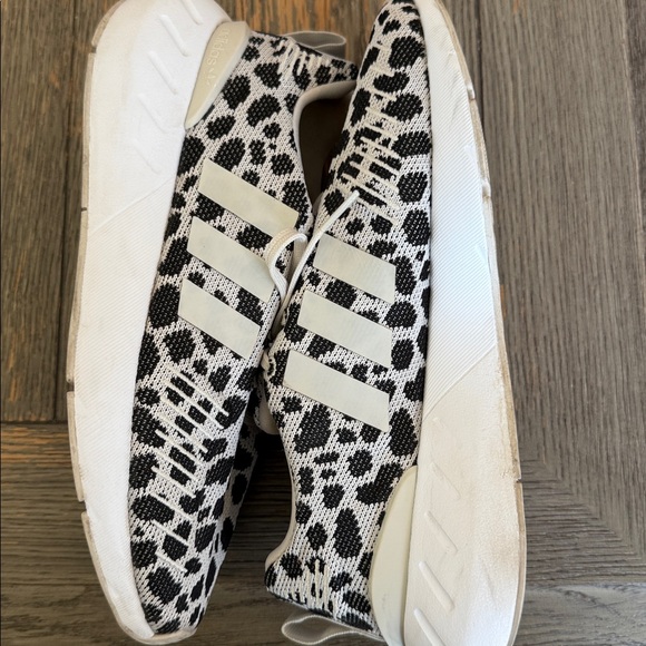 Adidas Women’s Leopard Print Sneakers - Black and White, Size 8, Good Condition - Picture 2 of 10